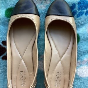 Excellent condition sz 8 flats